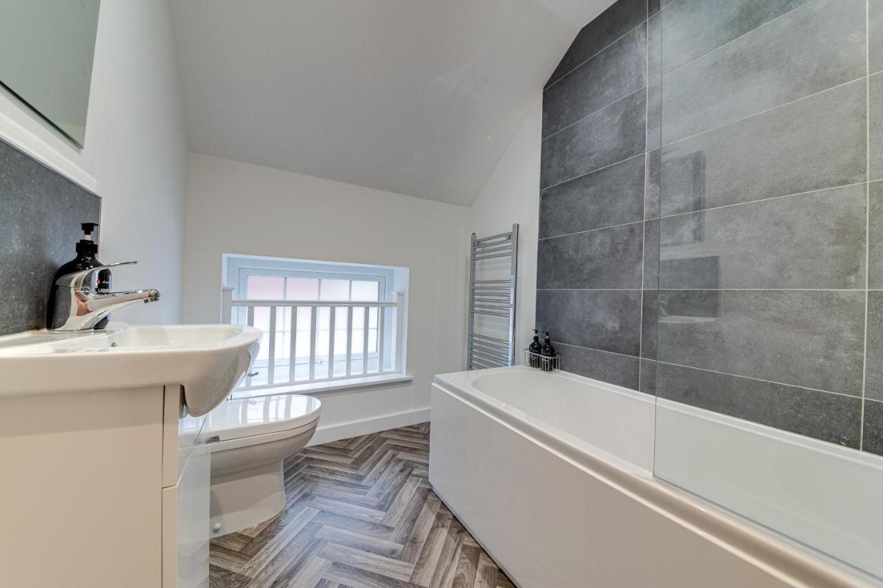 Stylish & Contemporary 2-Bed Townhouse - Parking - Wi-Fi - Netflix Apartment Worksop Exterior foto