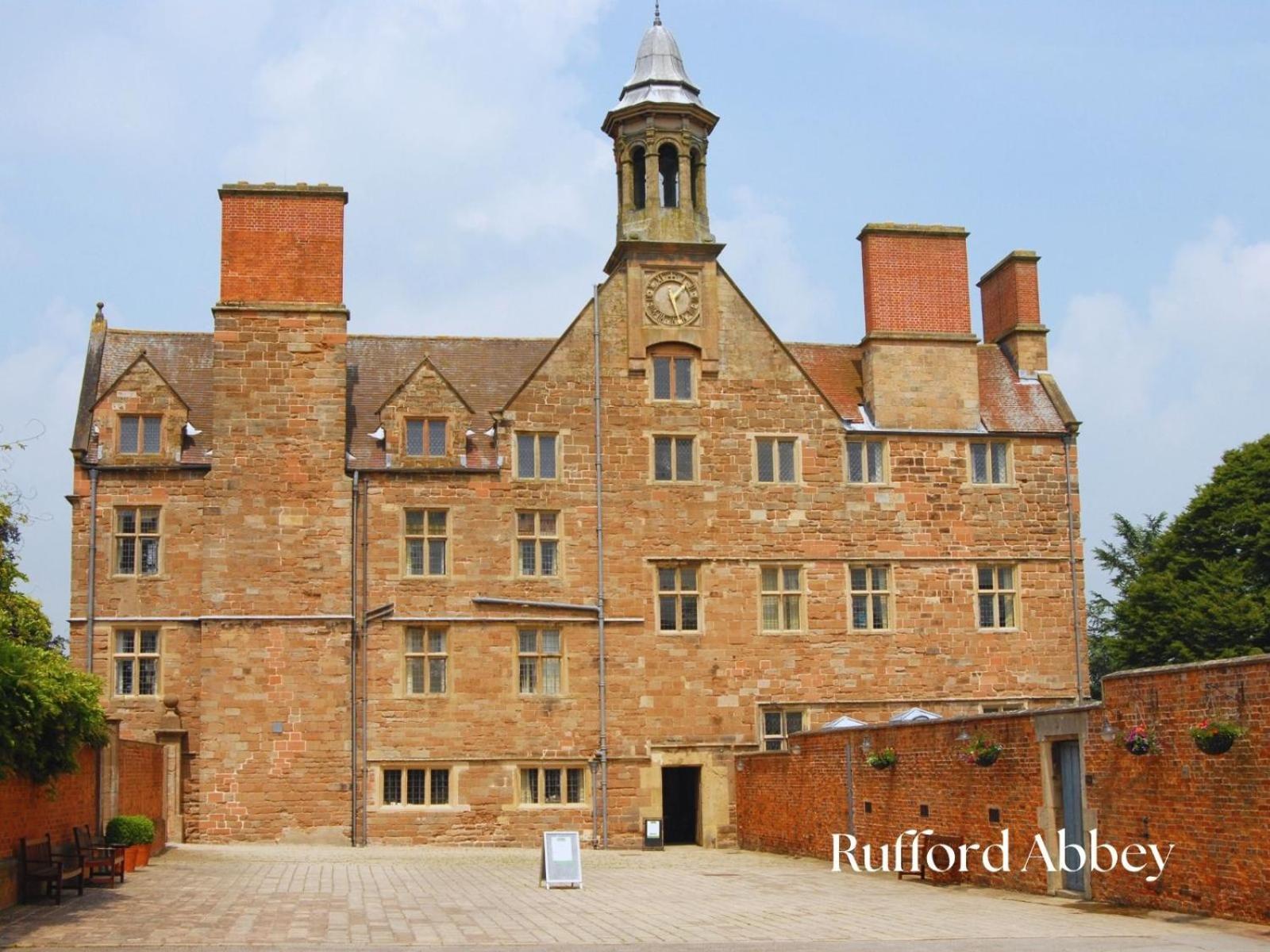 Stylish & Contemporary 2-Bed Townhouse - Parking - Wi-Fi - Netflix Apartment Worksop Exterior foto